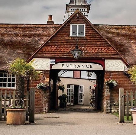 利明顿The Walhampton Arms住宿加早餐旅馆 外观 照片