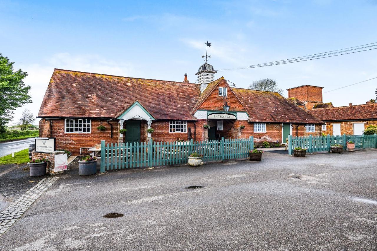 利明顿The Walhampton Arms住宿加早餐旅馆 外观 照片