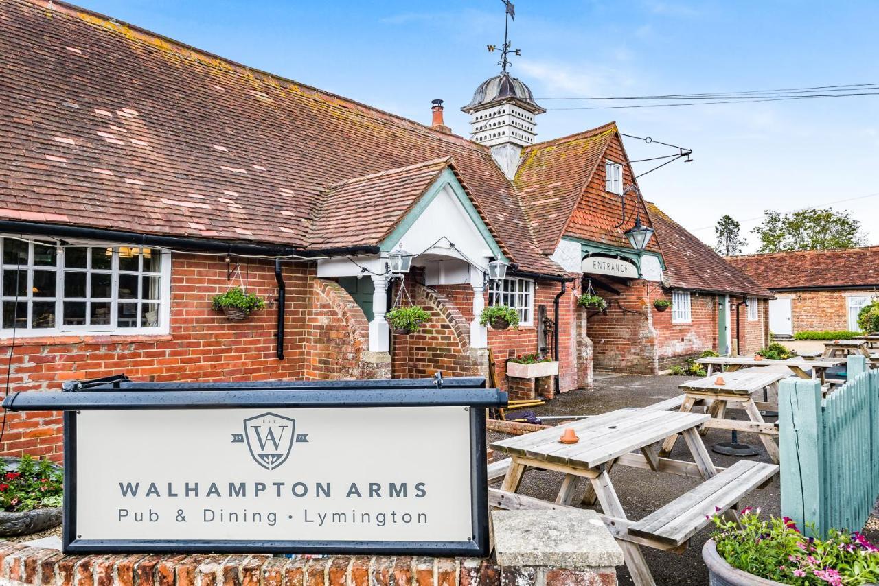 利明顿The Walhampton Arms住宿加早餐旅馆 外观 照片